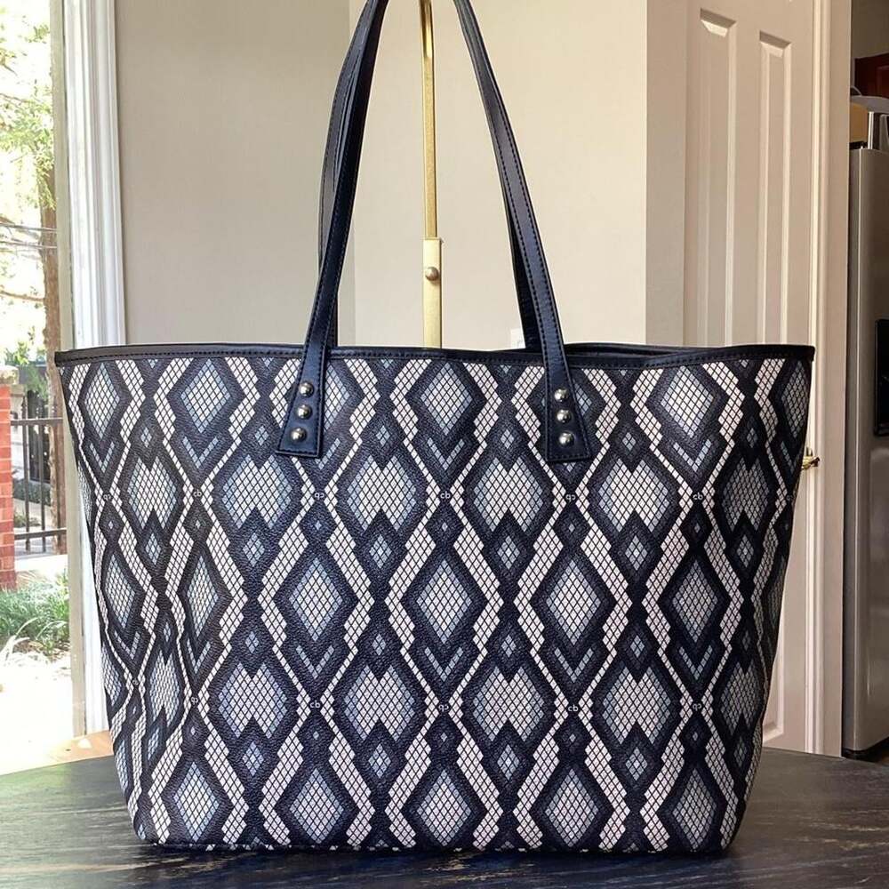 Cinda B White And Navy Blue Diamond Snake pattern tote bag with tassels - Picture 3 of 8